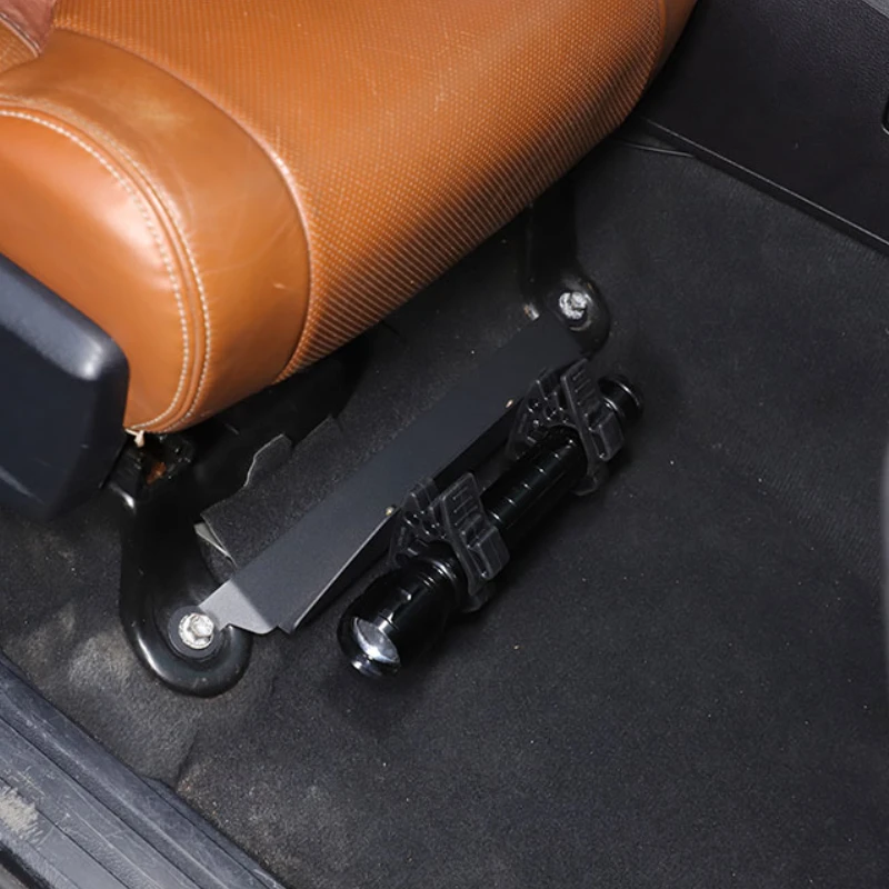 Car Accessories Under 1000 - Uchwyt na latarkę pod siedzenie samochodowe