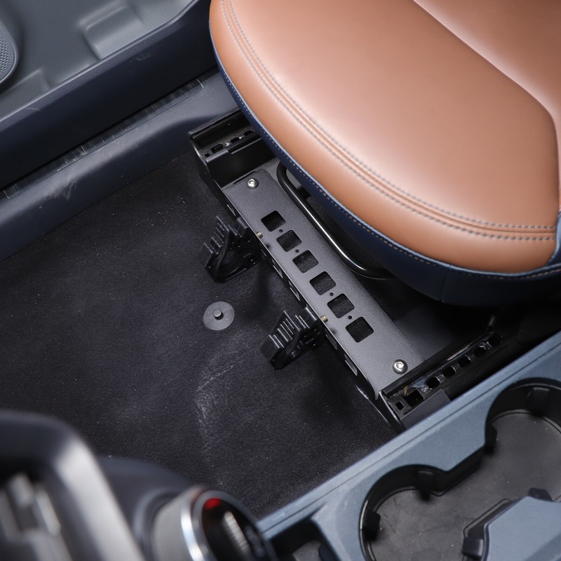 Uchwyt na latarkę pod siedzeni – Car Accessories Under 1000 recenzja i cena